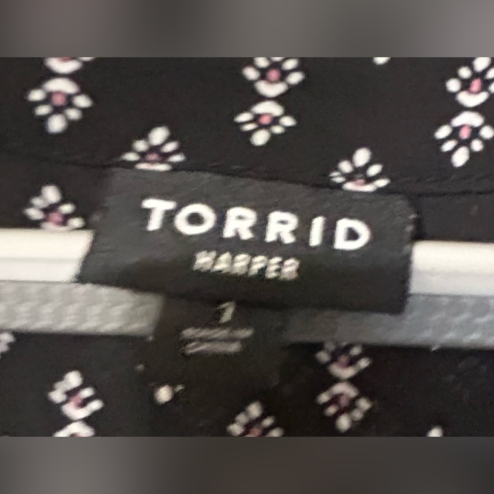Torrid Black and White Geometric Blouse - Picture 2 of 3